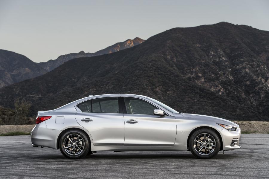  Infiniti Q50 3.0t Signature Edition 2017 года  (NA) (фото 2 из 14)